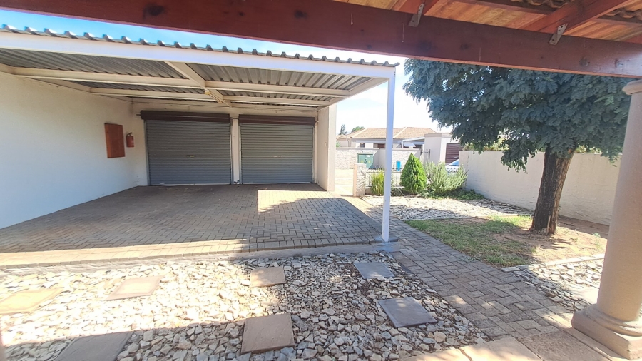 2 Bedroom Property for Sale in Langenhovenpark Free State